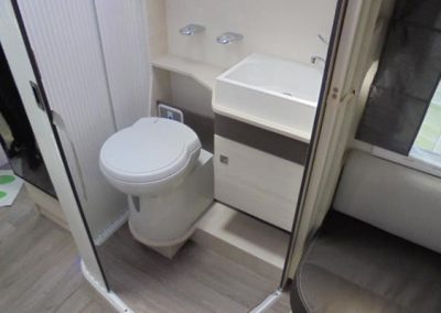 baño-de-autocaravana-perfilada